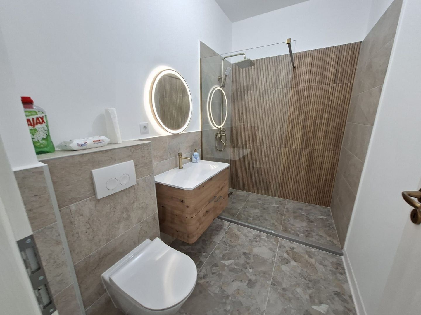Apartament premimum 80 mp utili etaj 1 parcare si boxa in Selimbar - foto 8 Apartament premimum 80 mp utili etaj 1 parcare si boxa in Selimbar - foto 8