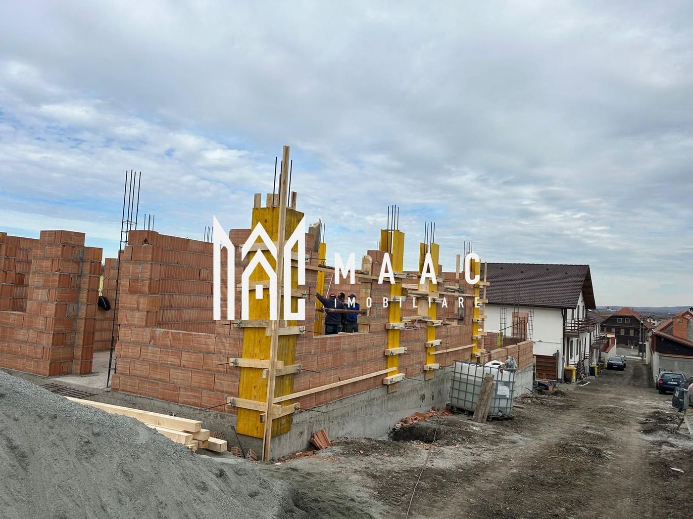 Casă Tip Duplex | 4 Camere | 2 Balcoane | Terasă | Șura Mică - Imagine principala