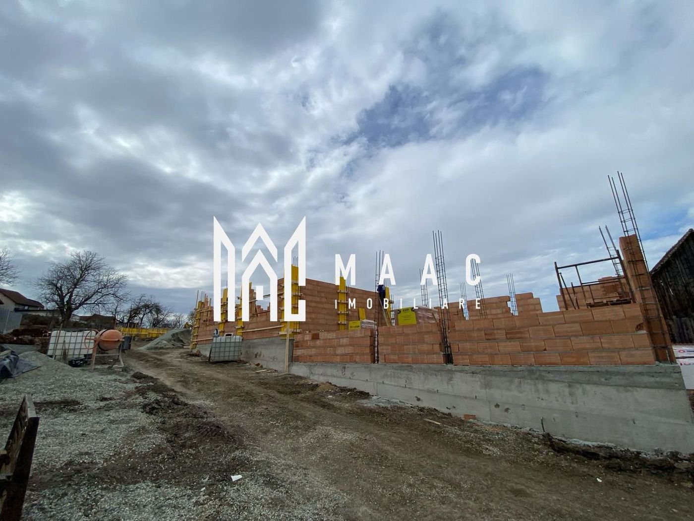 Casă Tip Duplex | 4 Camere | 2 Balcoane | Terasă | Șura Mică - foto 2