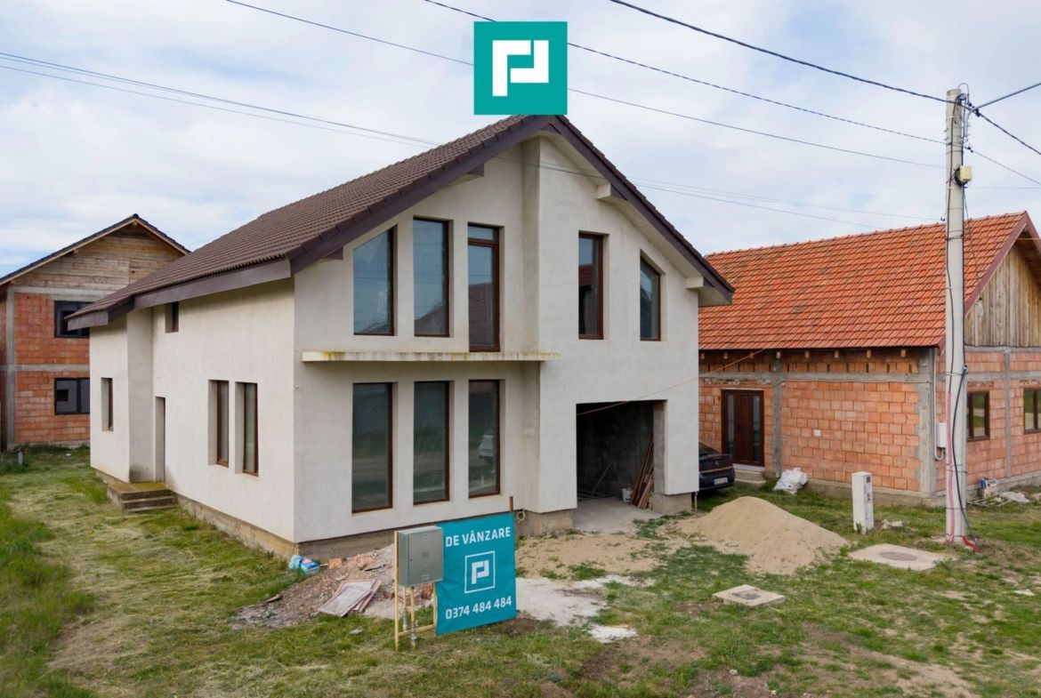 Casă impunătoare la gri în Curtici - foto 3