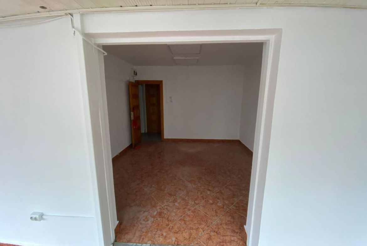 De vanzare/inchiriat spatiu comercial  Siderurgistilor 82.000 euro/2500 lei - foto 3