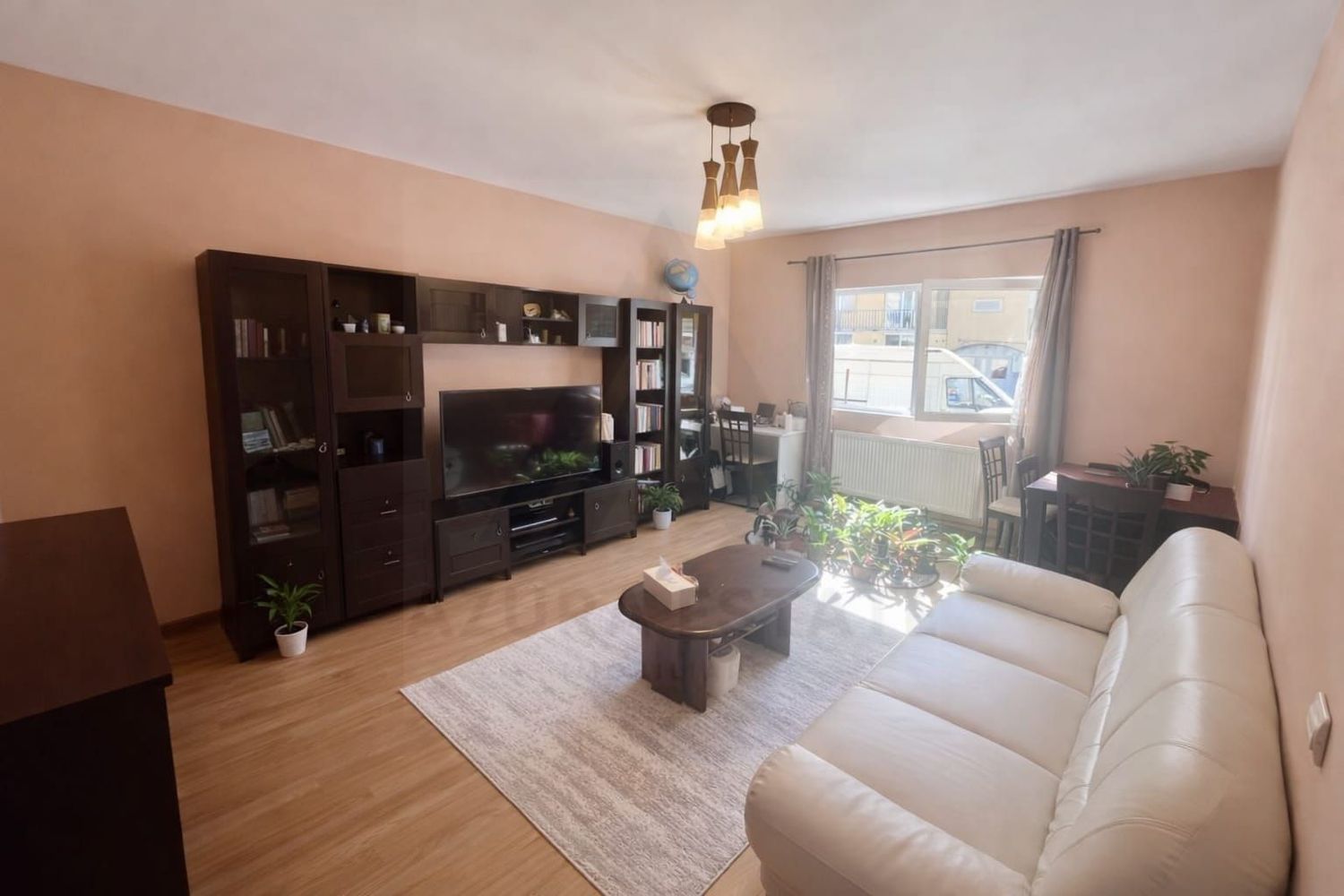 Apartament 2 camere parter 64 mp utili balcon 7 mp zona Selimbar - foto 2