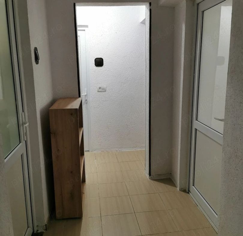 De inchiriat apartament 3 camere, parter, zona Constructorilor, 400 Euro - foto 5