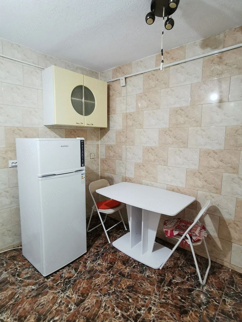 De inchiriat apartament 3 camere, parter, zona Constructorilor, 400 Euro - foto 7