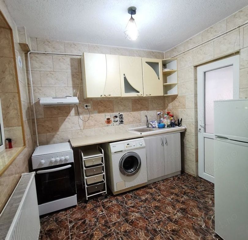 De inchiriat apartament 3 camere, parter, zona Constructorilor, 400 Euro - foto 8