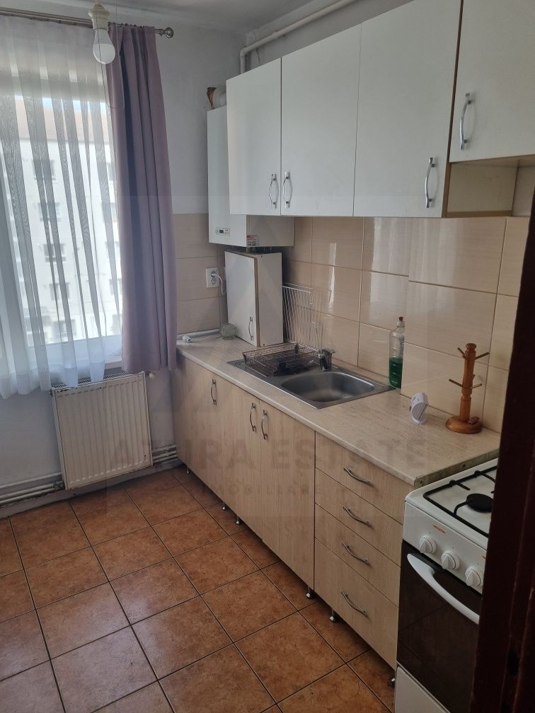 Apartament 2 camere 54 mp utili bucatarie inchisa etaj 3 zona Terezian - foto 3 Apartament 2 camere 54 mp utili bucatarie inchisa etaj 3 zona Terezian - foto 3