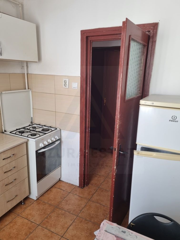 Apartament 2 camere 54 mp utili bucatarie inchisa etaj 3 zona Terezian - foto 4 Apartament 2 camere 54 mp utili bucatarie inchisa etaj 3 zona Terezian - foto 4