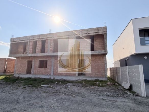 Duplex 240 mp utili | 500 mp Teren | 2 Apartamente | 140.000 € - Imagine principala