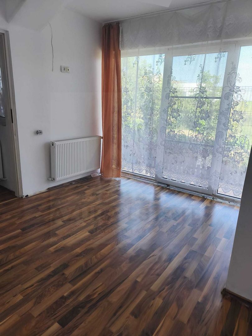 Apartament spatios la casa 77 mp utili curte libera 33 mp Turnisor - foto 2