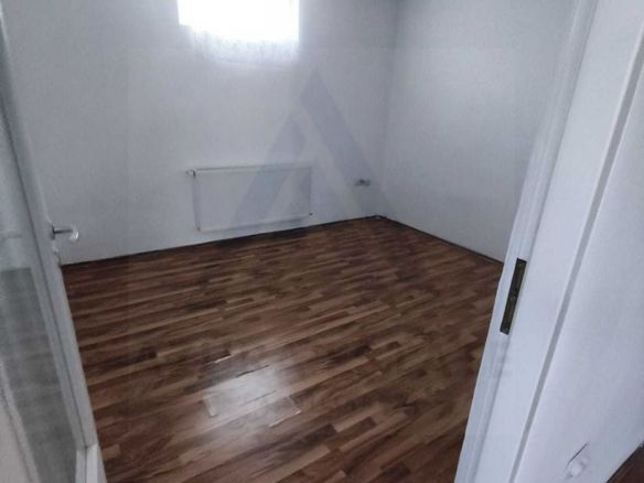 Apartament spatios la casa 77 mp utili curte libera 33 mp Turnisor - foto 3