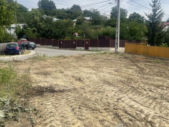 Iasi - Tomesti 3600mp intravilan intre case zona linistita + utilități - foto 2