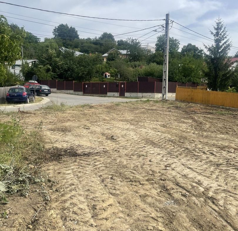 Iasi - Tomesti 3600mp intravilan intre case zona linistita + utilități - foto 2