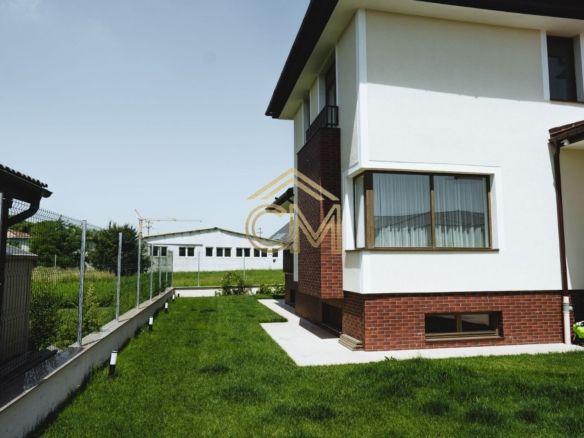 Casa 8 Camere- 3 Bai-316 MPU- Teren 581MP-Selimbar - foto 3