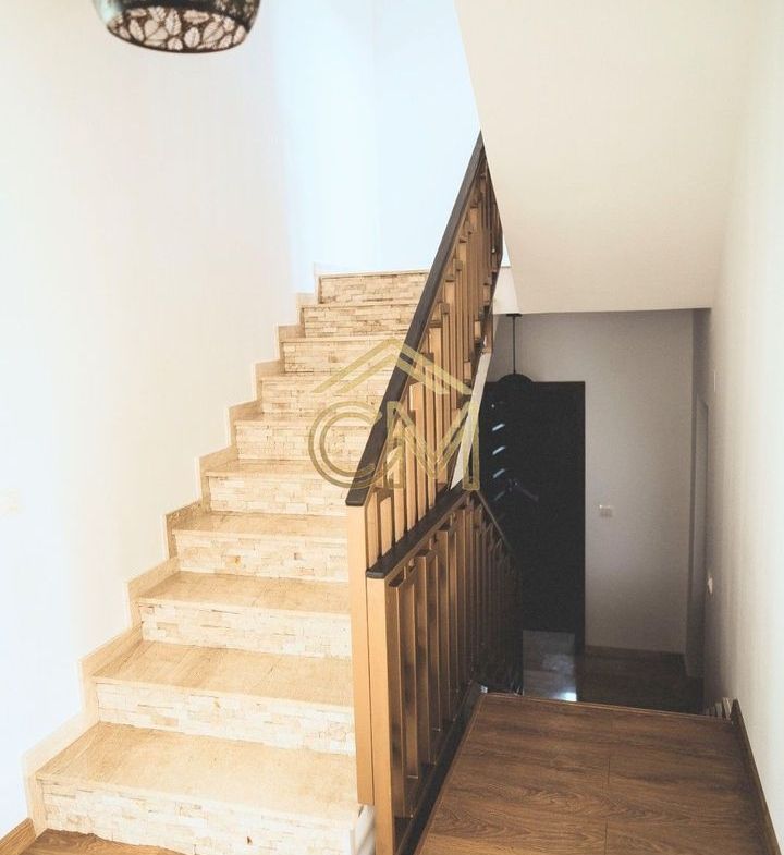 Casa 8 Camere- 3 Bai-316 MPU- Teren 581MP-Selimbar - foto 6