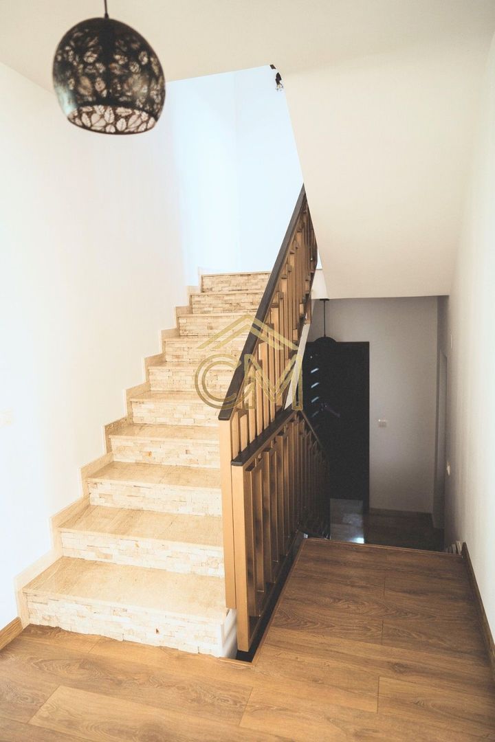 Casa 8 Camere- 3 Bai-316 MPU- Teren 581MP-Selimbar - foto 6