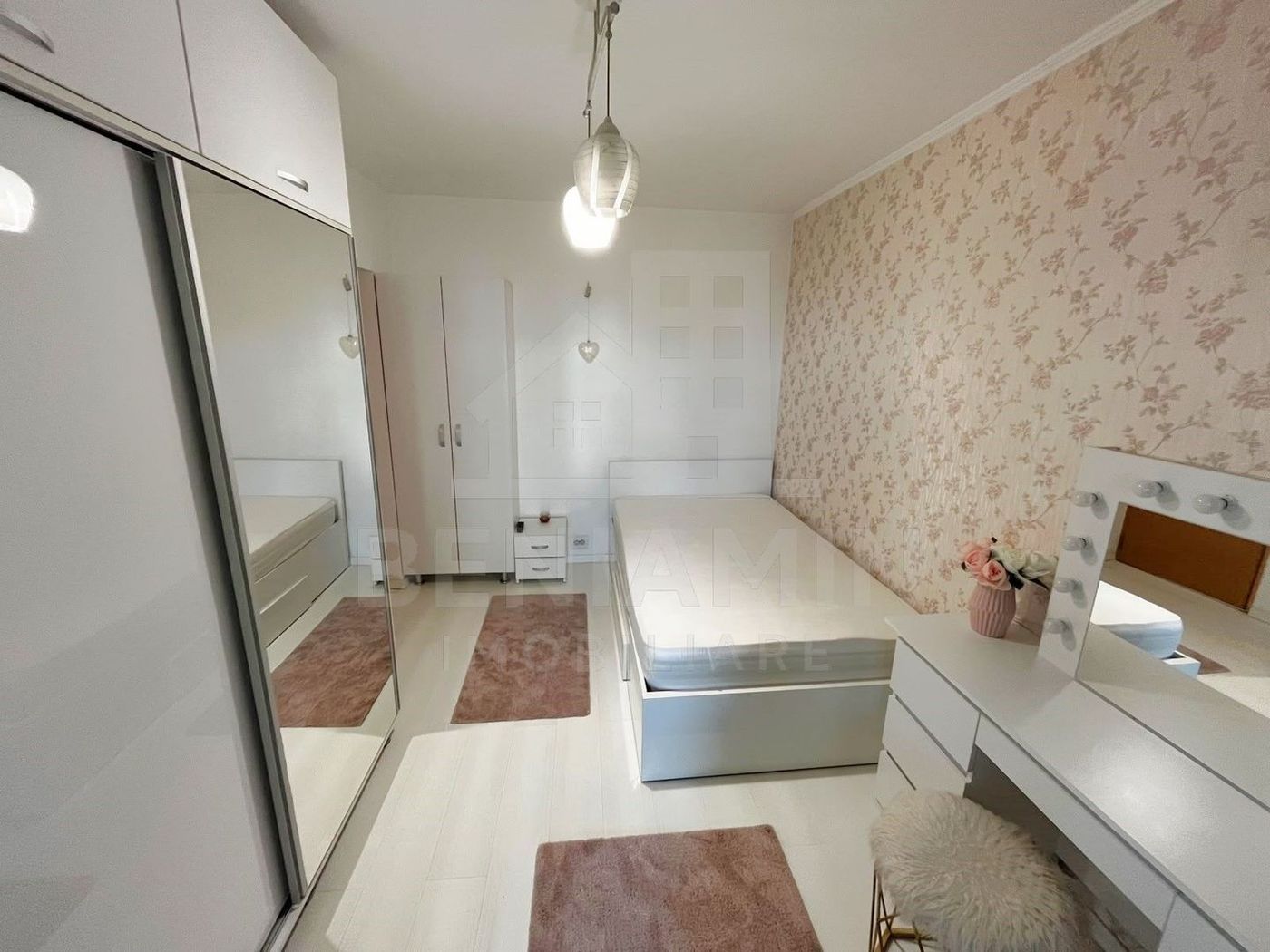Doua Camere-Decomandat-Etaj2-Mobilat-Utilat-Zona Intim - foto 3
