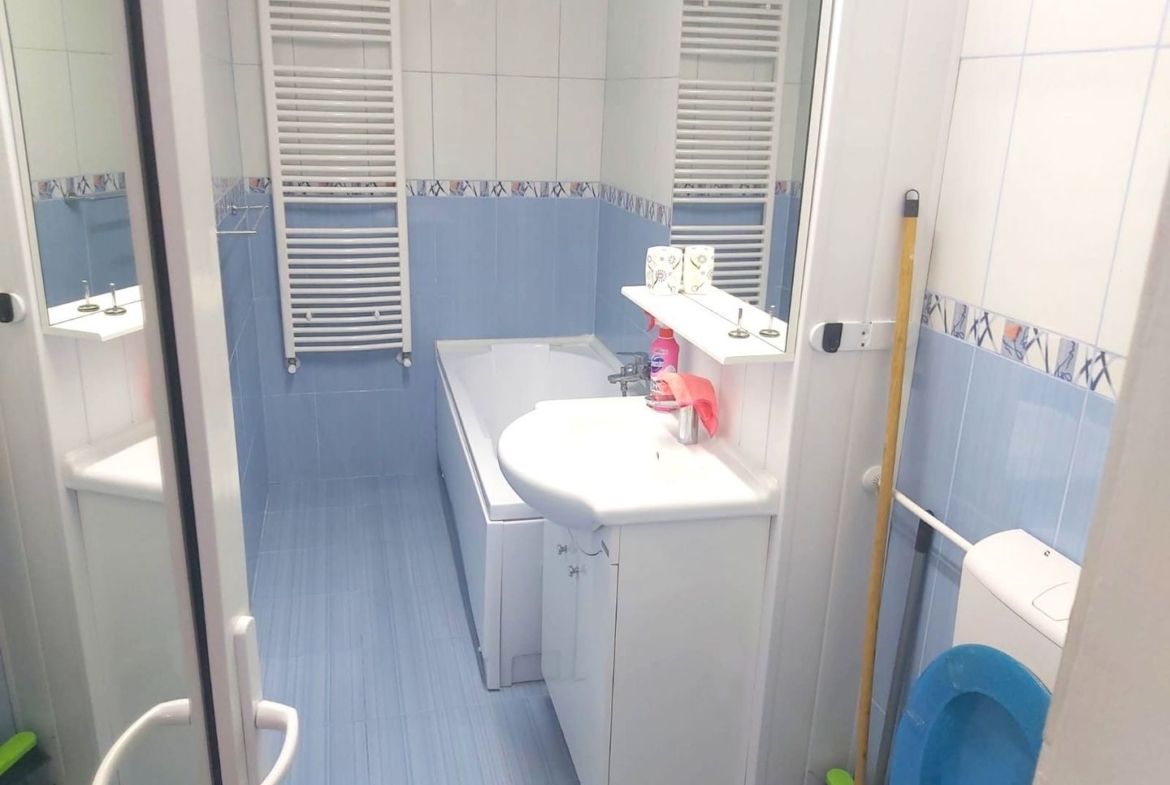 Apartament cu doua camere, decomandat - Bd. Unirii, scoala nr. 10 - foto 7