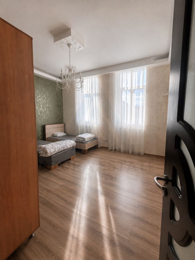 Apartament 2 camere 50 mp utili parter la curte zona Centrul Istoric - foto 2