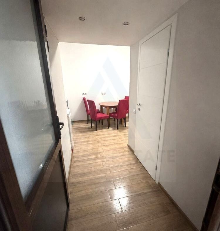 Apartament 2 camere 50 mp utili parter la curte zona Centrul Istoric - foto 4