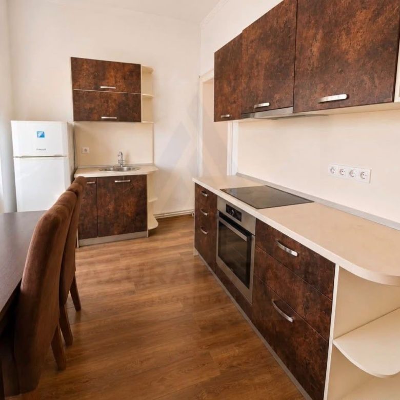 Apartament 2 camere 61 mp utili parter 2 bai 2 pivnite Centrul Istoric - Imagine principala