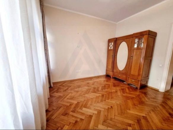 Apartament 2 camere 61 mp utili parter 2 bai 2 pivnite Centrul Istoric - foto 3
