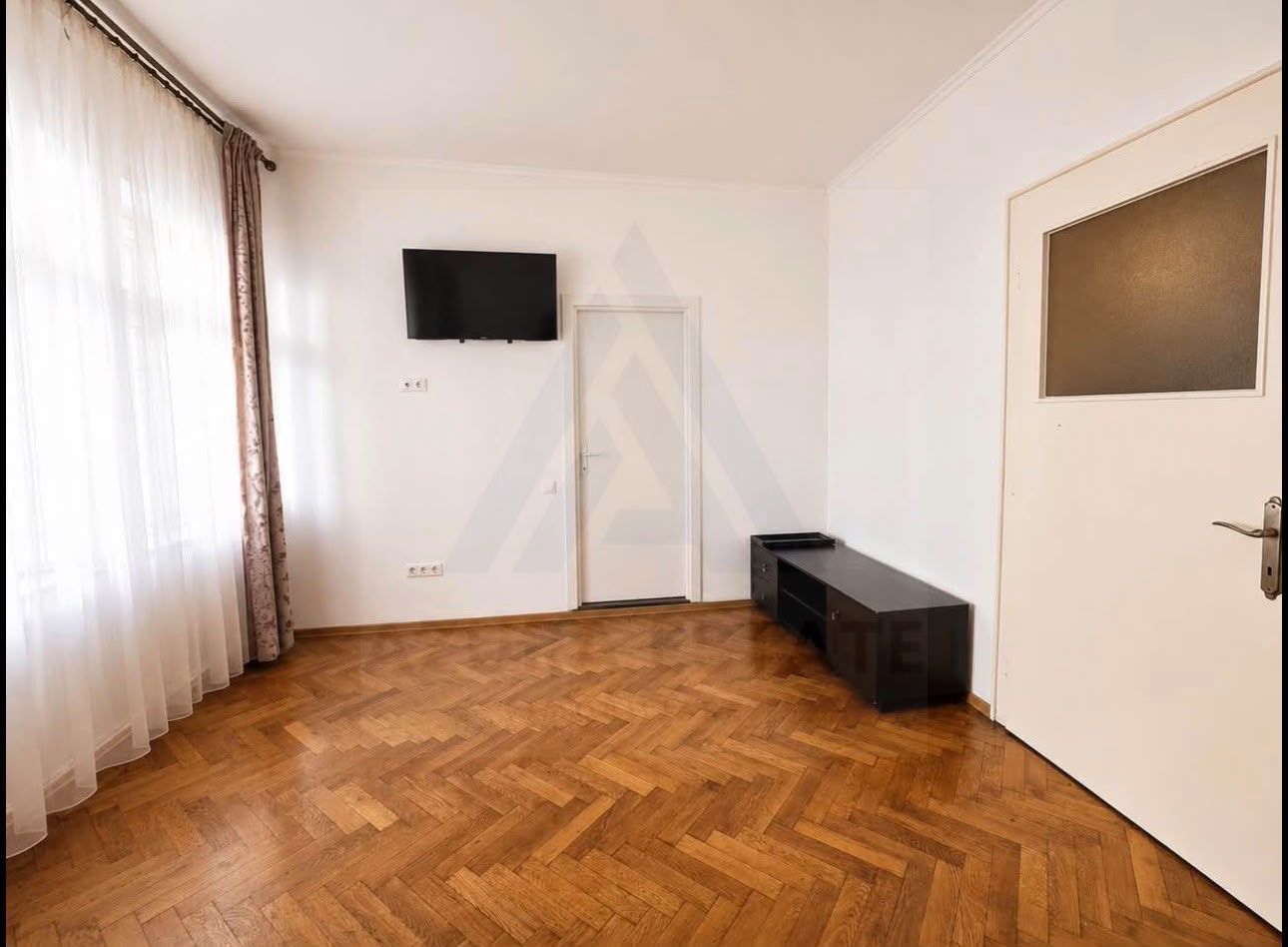Apartament 2 camere 61 mp utili parter 2 bai 2 pivnite Centrul Istoric - foto 4