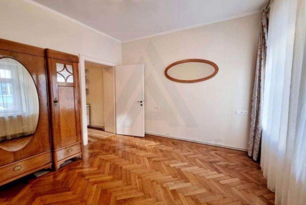 Apartament 2 camere 61 mp utili parter 2 bai 2 pivnite Centrul Istoric - Imagine principala