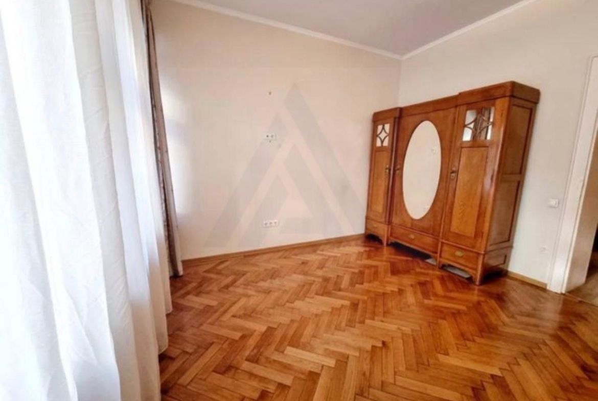 Apartament 2 camere 61 mp utili parter 2 bai 2 pivnite Centrul Istoric - foto 2
