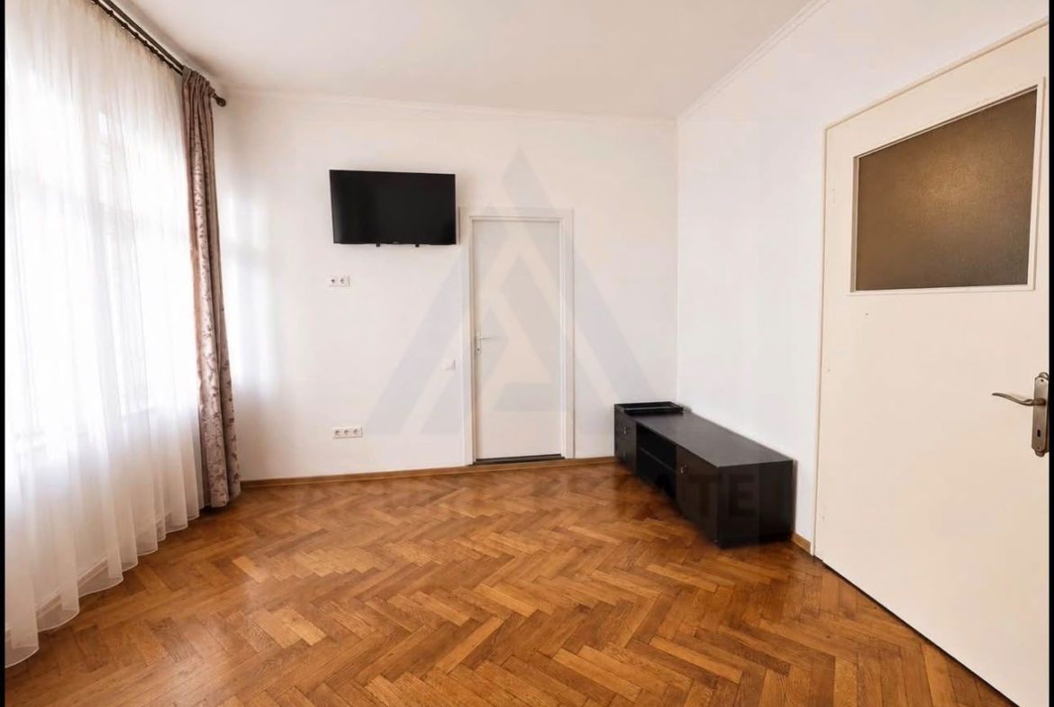 Apartament 2 camere 61 mp utili parter 2 bai 2 pivnite Centrul Istoric - foto 3