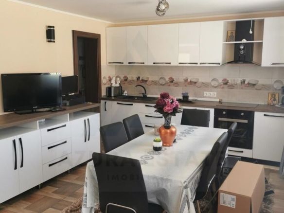 Casa individuala cu garaj 60 mp si teren+gradina 2650 mp in Porumbacu - foto 2