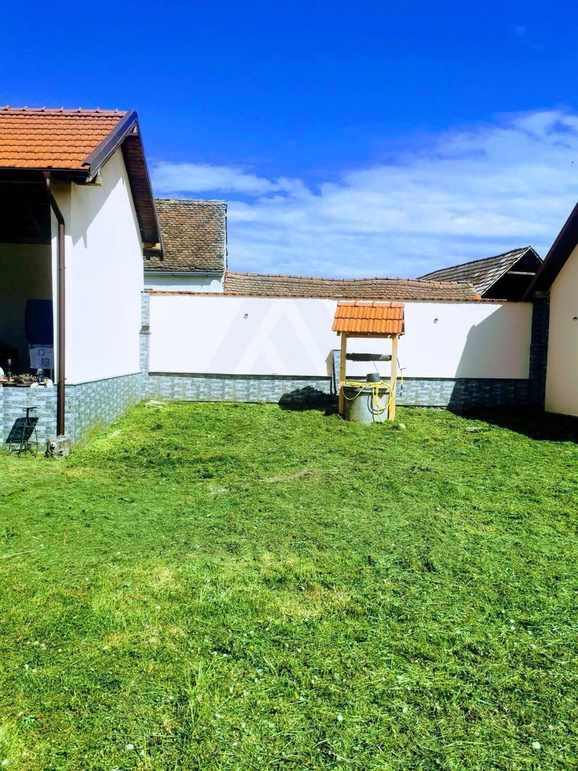 Casa individuala cu garaj 60 mp si teren+gradina 2650 mp in Porumbacu - foto 4
