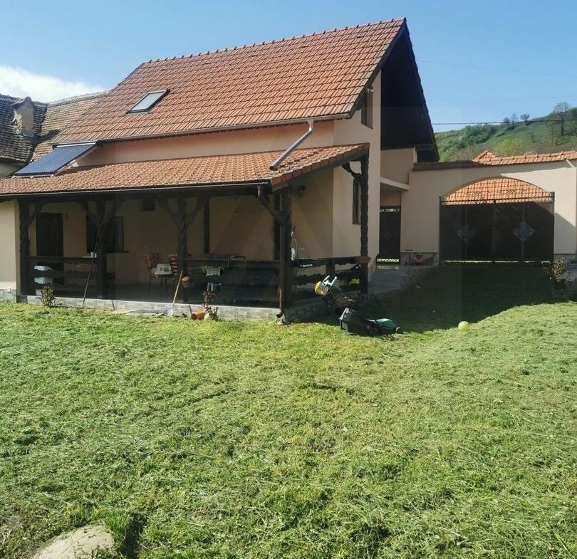 Casa individuala cu garaj 60 mp si teren+gradina 2650 mp in Porumbacu - foto 6
