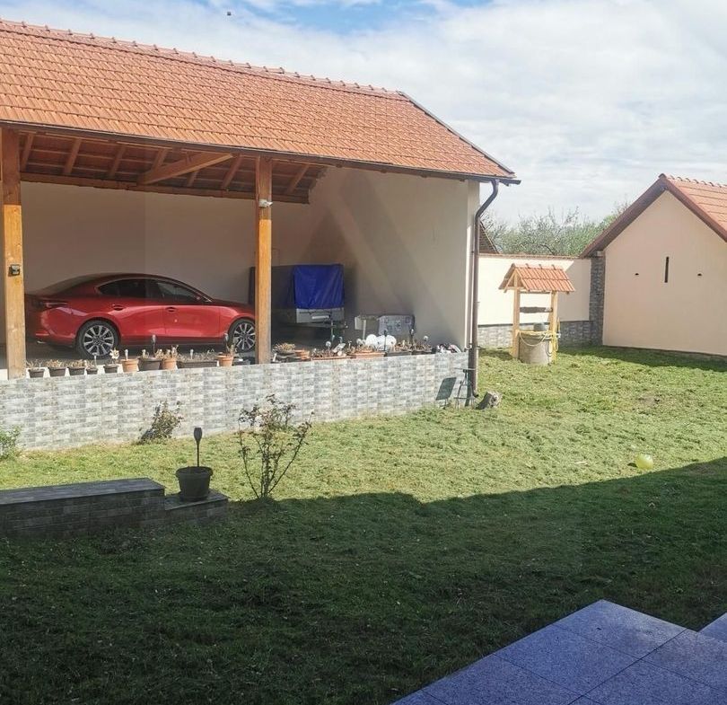 Casa individuala cu garaj 60 mp si teren+gradina 2650 mp in Porumbacu - foto 8