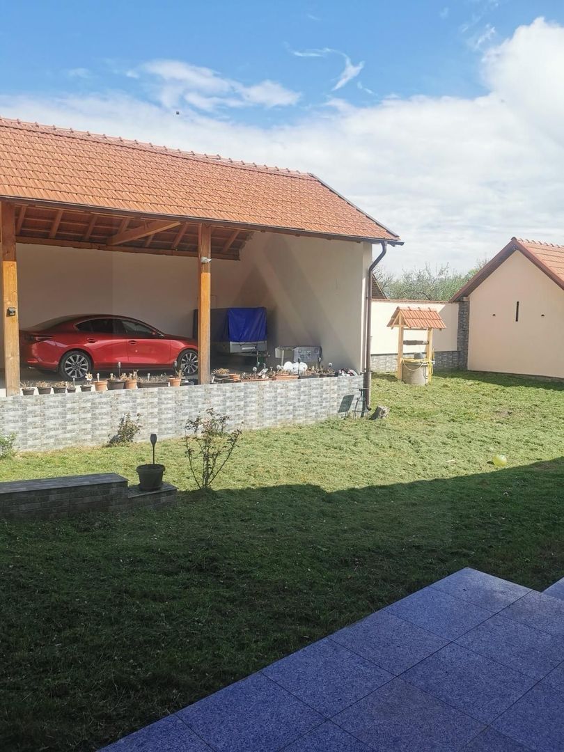 Casa individuala cu garaj 60 mp si teren+gradina 2650 mp in Porumbacu - foto 8