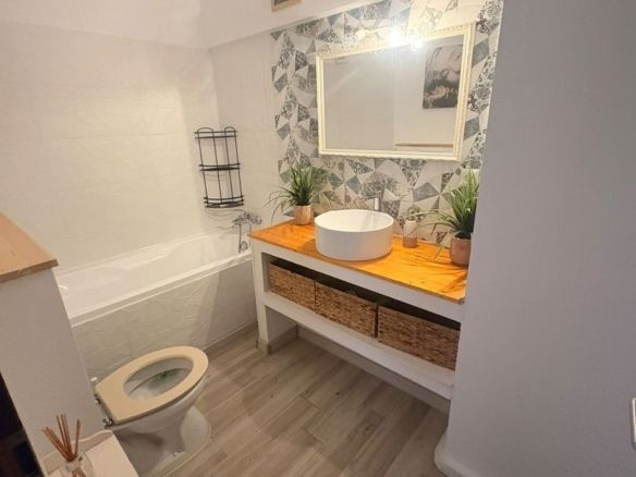 De inchiriat apartament cu 2 camere, bloc Privilege, etaj 1/12, 700 euro - Imagine principala