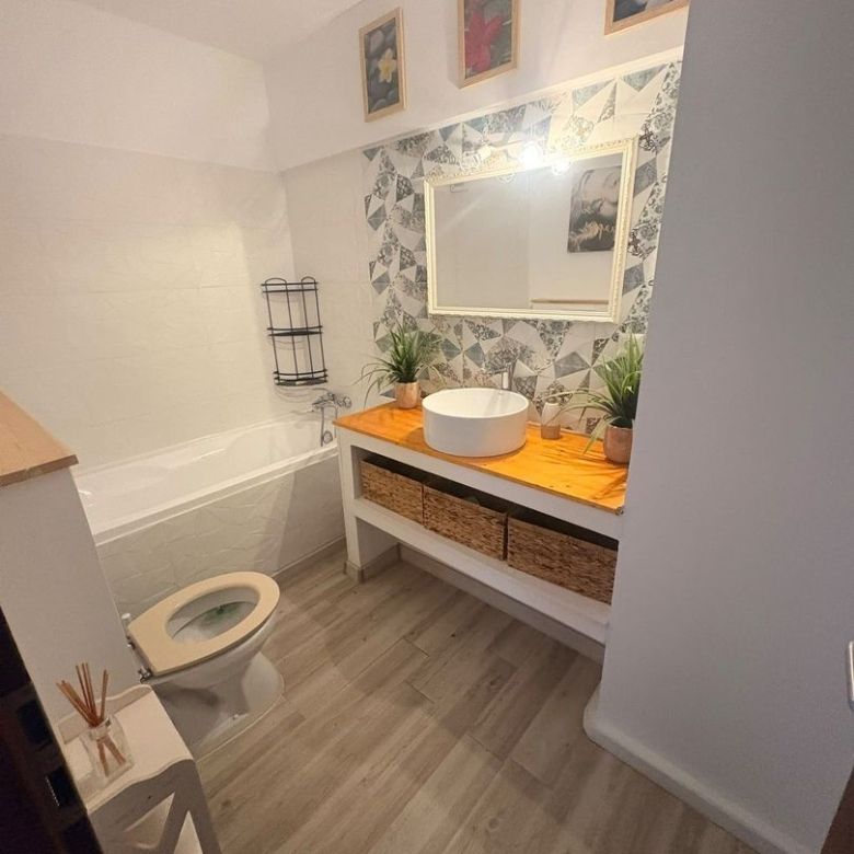 De inchiriat apartament cu 2 camere, bloc Privilege, etaj 1/12, 700 euro - Imagine principala