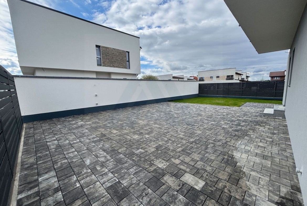 Casa 4 camere finisata la cheie cu teren 220 mp in Selimbar - foto 2