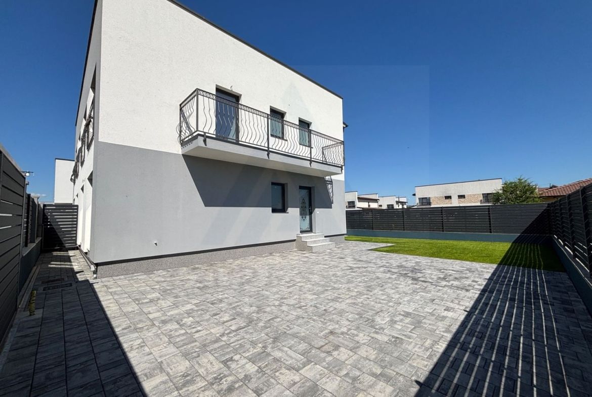 Casa 4 camere finisata la cheie cu teren 220 mp in Selimbar - foto 3
