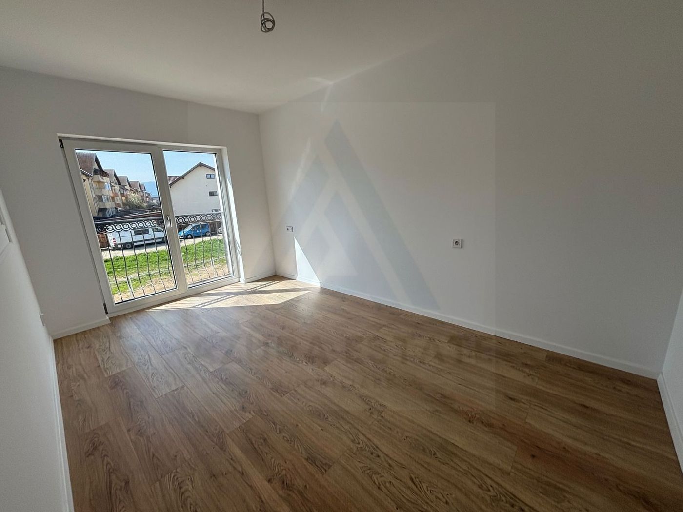 Casa 4 camere finisata la cheie cu teren 220 mp in Selimbar - foto 6