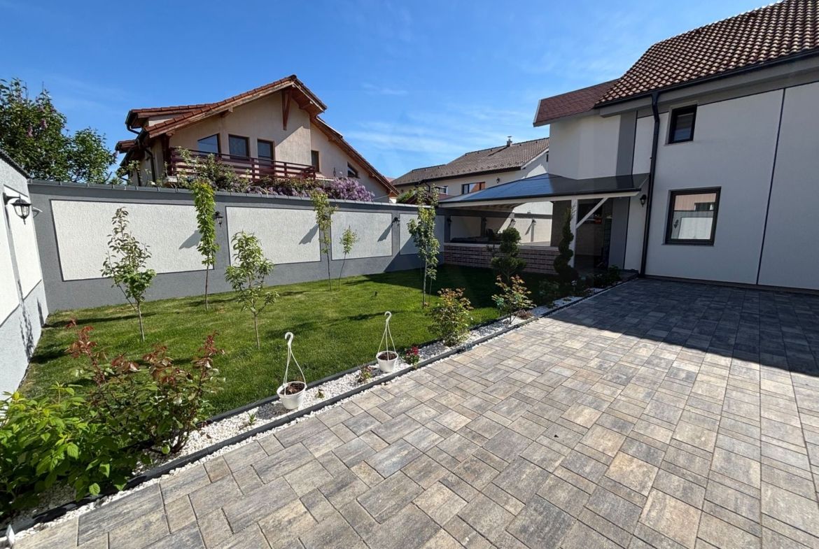 Casa individuala ultrafinisata 200 mp utili si teren 462 mp  Selimbar - foto 2