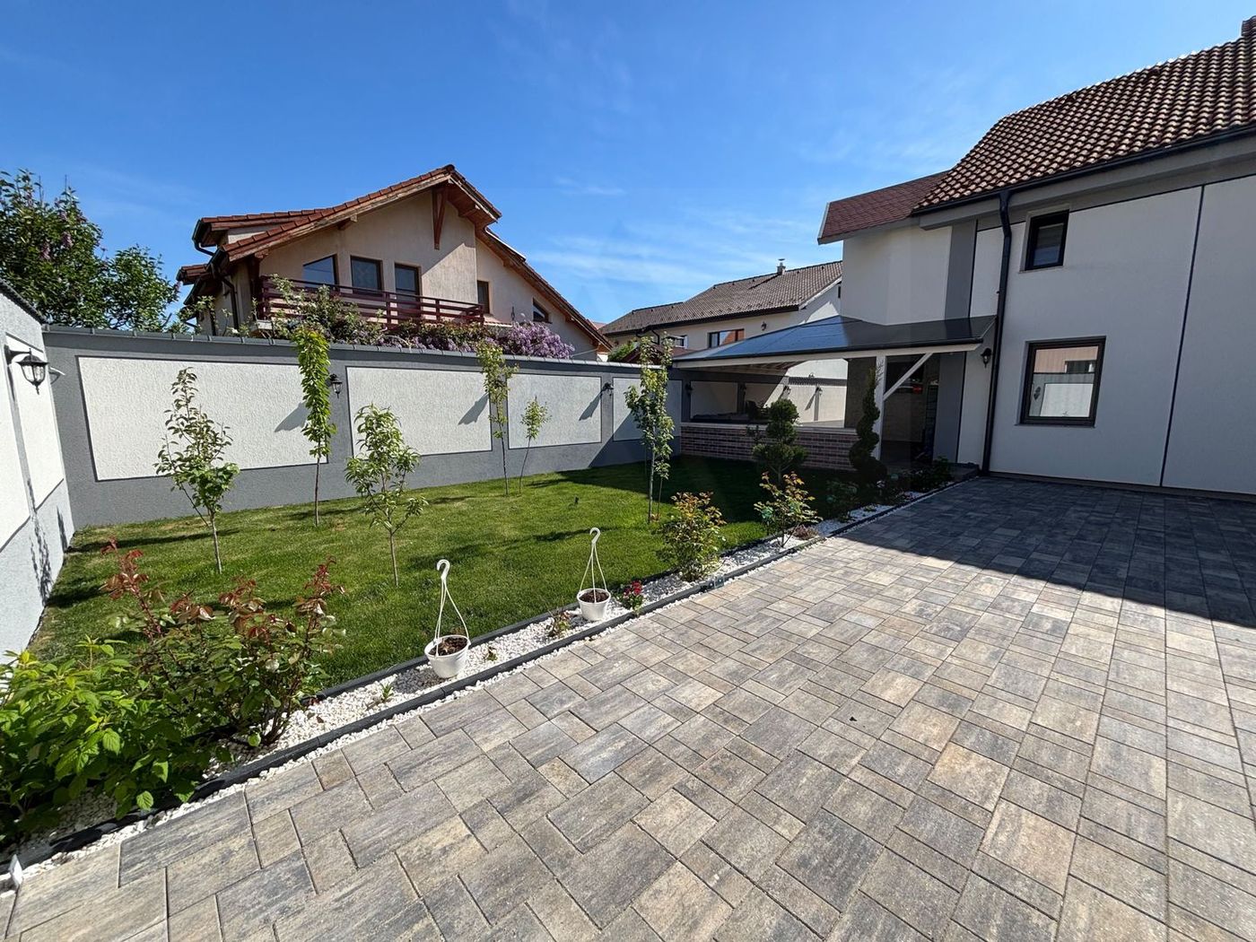 Casa individuala ultrafinisata 200 mp utili si teren 462 mp  Selimbar - foto 2