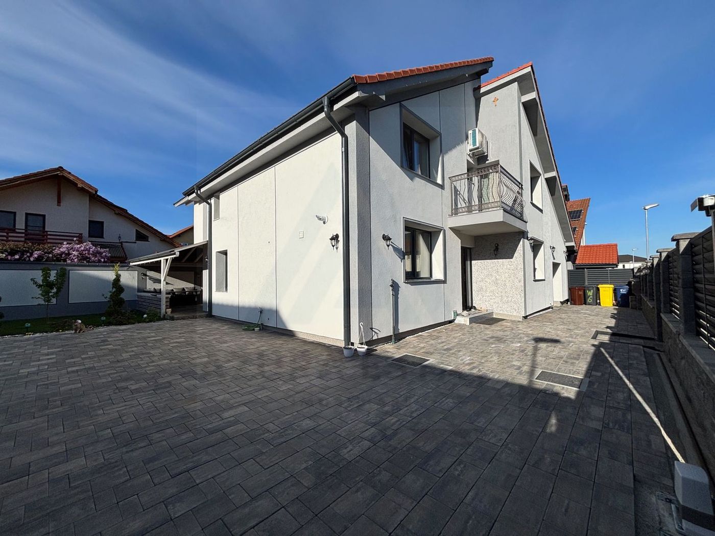 Casa individuala ultrafinisata 200 mp utili si teren 462 mp  Selimbar - foto 4