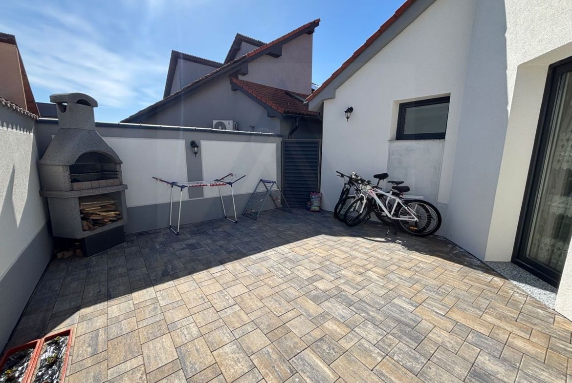 Casa individuala ultrafinisata 200 mp utili si teren 462 mp  Selimbar - foto 5