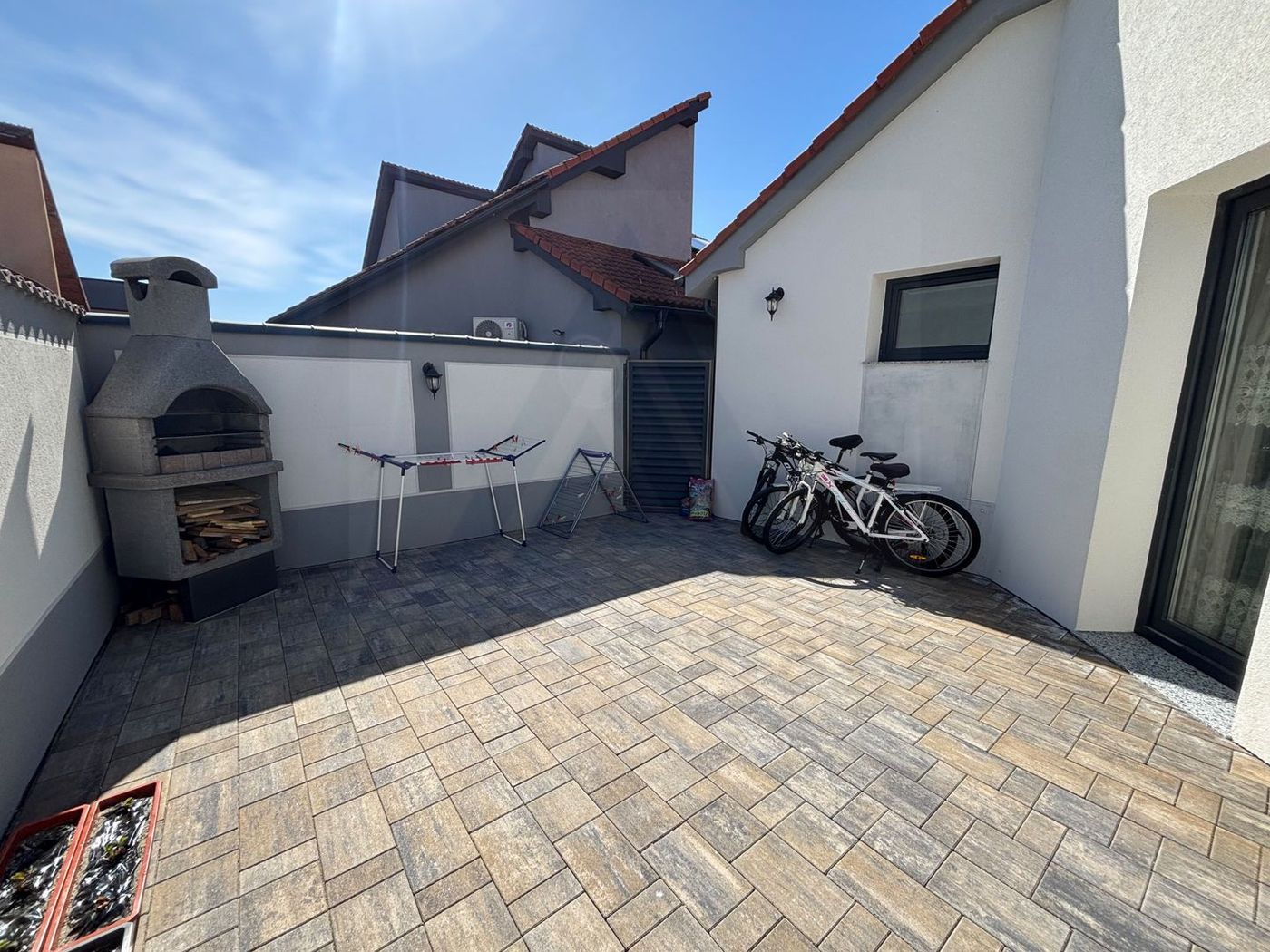 Casa individuala ultrafinisata 200 mp utili si teren 462 mp  Selimbar - foto 5
