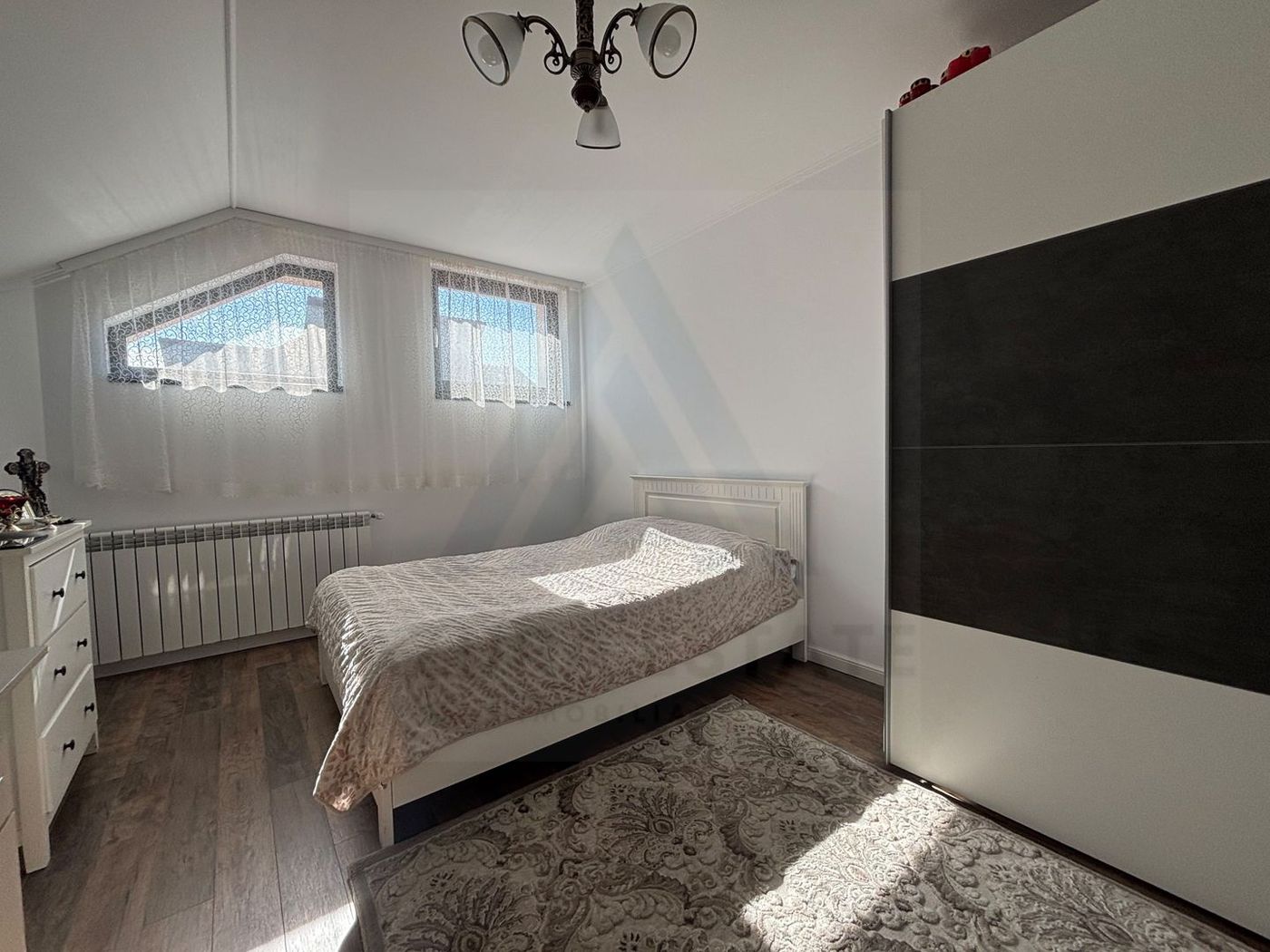 Casa individuala ultrafinisata 200 mp utili si teren 462 mp  Selimbar - foto 8