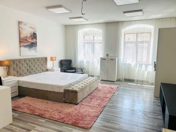 Studio modern  50 mp prima închiriere cu parcare  in zona Centrala - Imagine principala