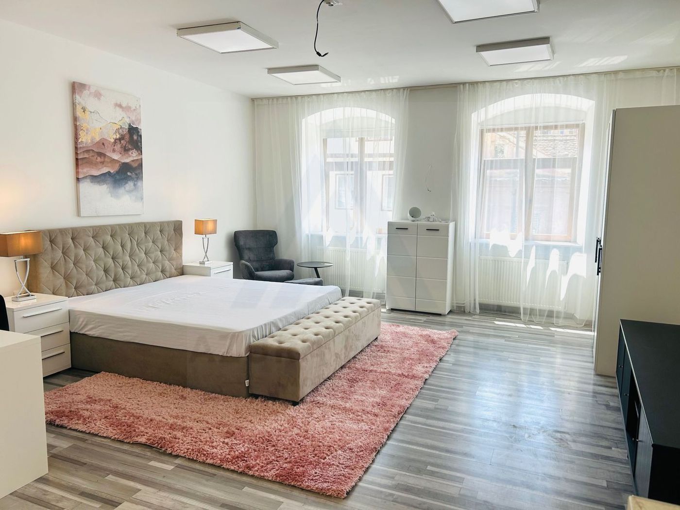 Studio modern  50 mp prima închiriere cu parcare  in zona Centrala - Imagine principala