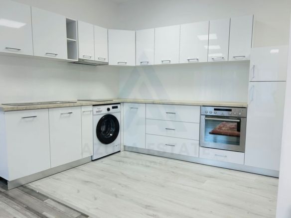 Studio modern  50 mp prima închiriere cu parcare  in zona Centrala - foto 2