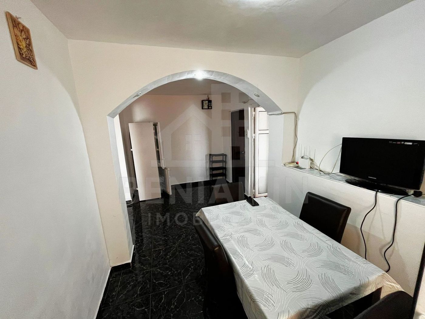 Apartament-2 Camere-Decomandat-Etajul 2-Mobilat-Utilat-CV9-Catedrala - foto 4