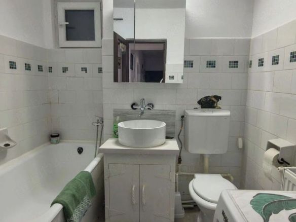 De inchiriat apartament cu 2 camere, central. etaj 3, 450 euro - foto 2